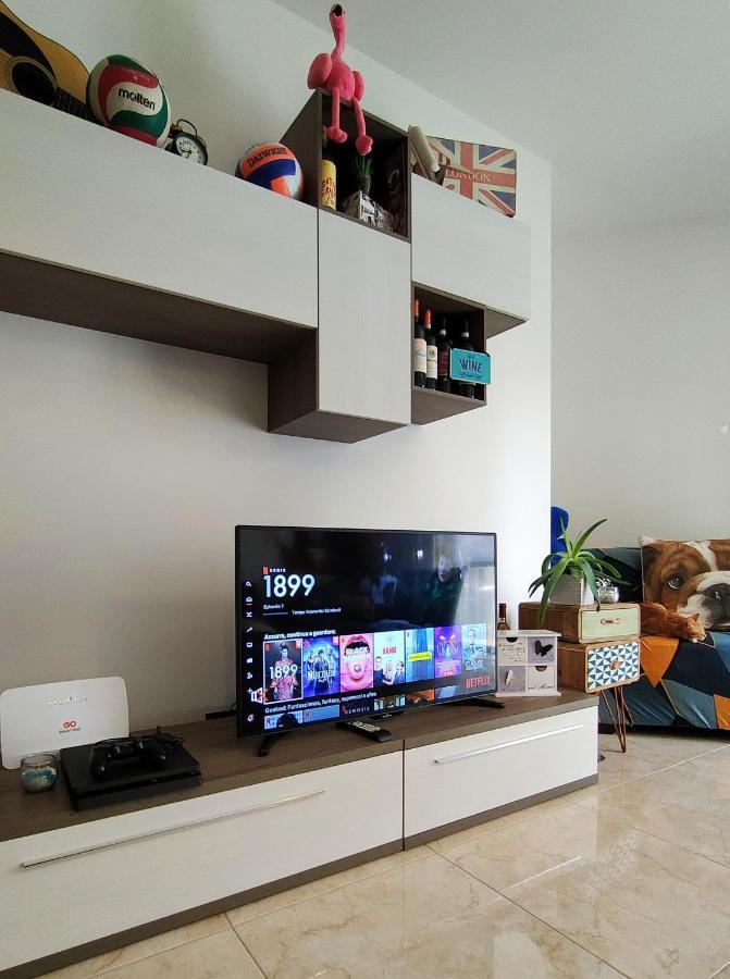 Your Room, Your Apartment, Your Shared Pool Marsalforn Exterior foto